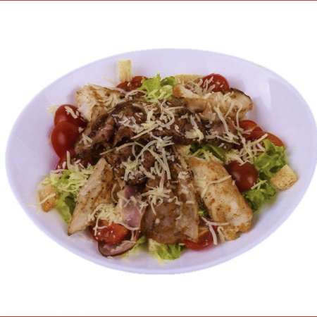 Салат Цезарь с курицей и беконом
